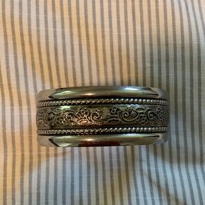 Silver cuff. Lia Sophia.